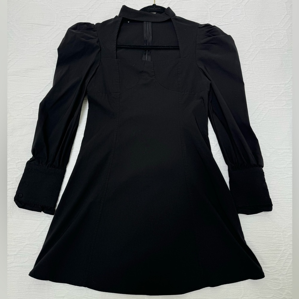 Chic Black dress with cut out neck